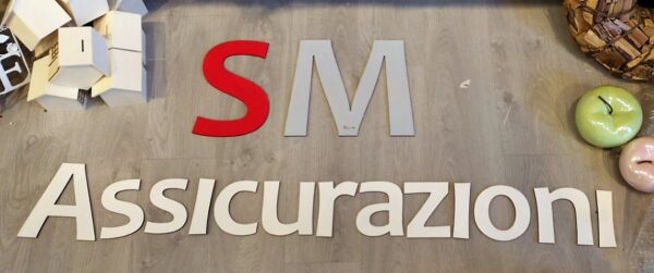 Logo legno personalizzato S M Assicurazioni 2465