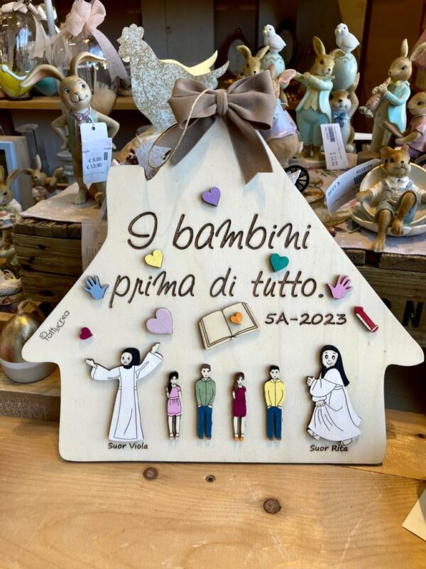 Casa con decorazioni scuola personalizzabile H.30cm 3807 Pattycrea